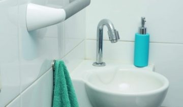 Wandbeugel zilverkleurig met afdekkappen in mat wit - 90 graden gehoekt 60 x 30 cm - SecuCare