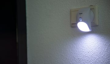 Fysic FC-38 Alarmklok met Dwaaldetector - Dwaaldetectie voorkomt nachtelijk dwalen - Wit