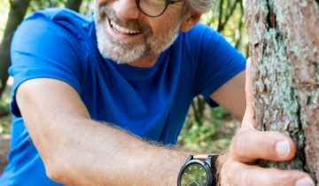 Wuzzi Watch Orion - Wuzzi Alert persoonsalarm - Senioren alarm - Sportief alarmhorloge - Bruin