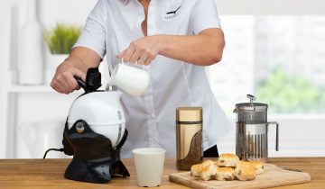 Uccello Waterkoker – Kantelbare  waterkoker – Veilig heet water inschenken