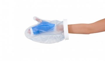 Gipshoes hand volwassenen