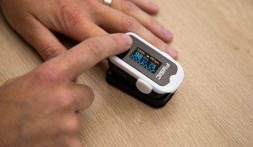 Fysic FPO-11 Saturatiemeter | Goedkope saturatiemeter nauwkeurig en snel zelf meten | Zwart