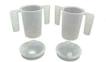 Comforthulpmiddelen Drinkbeker met platte handgrepen en twee tuitdeksels